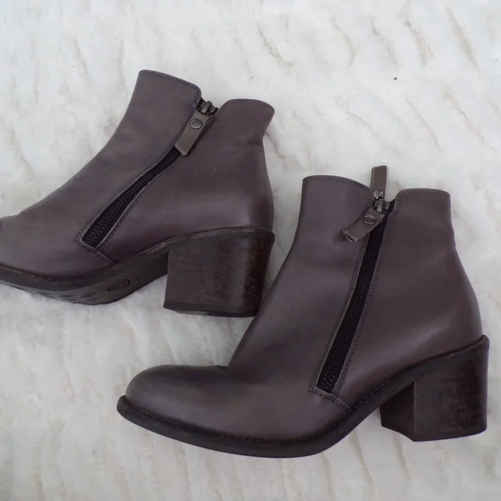 Attilio Giusti Leombruni gray leather